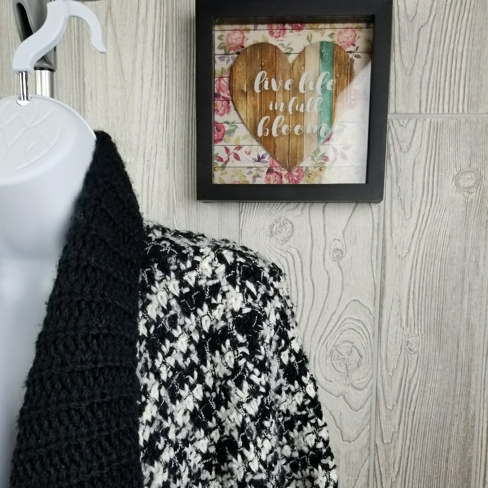 3 / $15 Ann Taylor Loft Cardigan - Picture 2 of 6